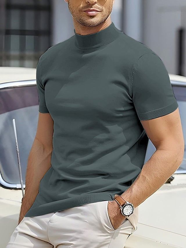 Comfortabel slim fit heren T-shirt met korte mouw en subtiele turtleneck voor een casual, maar geklede look.