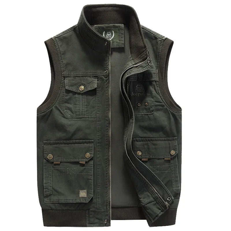 Stijlvol vintage gilet voor heren met klassiek design en meerdere zakken, perfect voor diverse outfits.