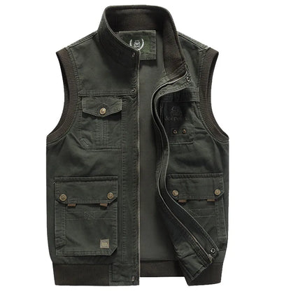 "Stijlvol vintage gilet voor heren met klassiek design en meerdere zakken, perfect voor diverse outfits."
