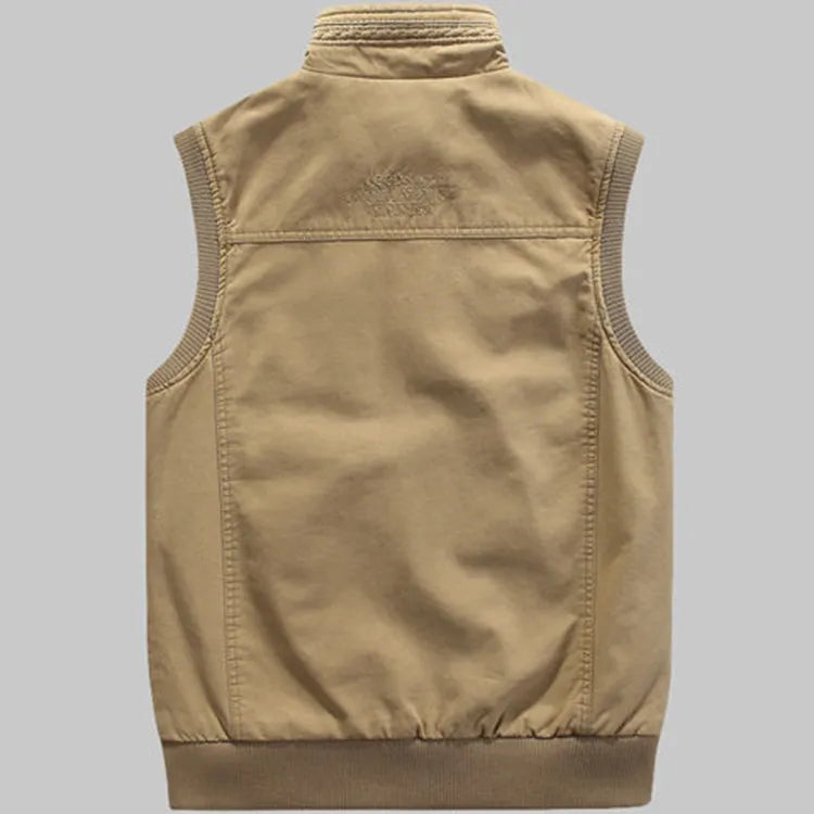 Stijlvol vintage gilet voor heren met klassiek design en meerdere zakken, perfect voor diverse outfits.