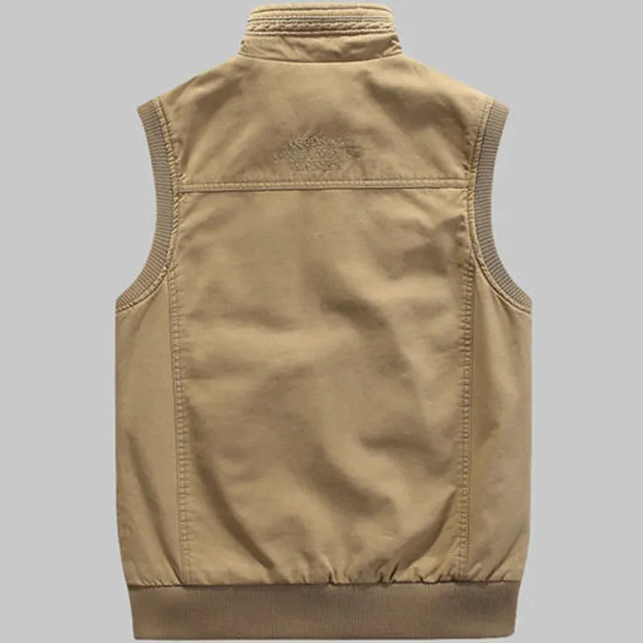 Stijlvol vintage gilet voor heren met klassiek design en meerdere zakken, perfect voor diverse outfits.