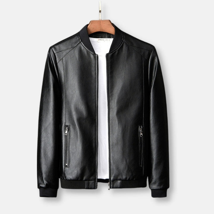 Zwart herenjack, type bomberjack, met een strakke, stijlvolle pasvorm. Perfecte casual bovenkleding.