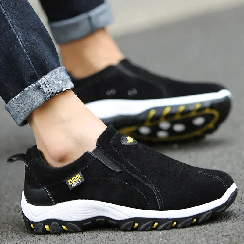 "Stijlvolle, ademende heren slip-on sneakers zonder veters, grijs met orthopedische zool voor ultiem comfort en gemak."
