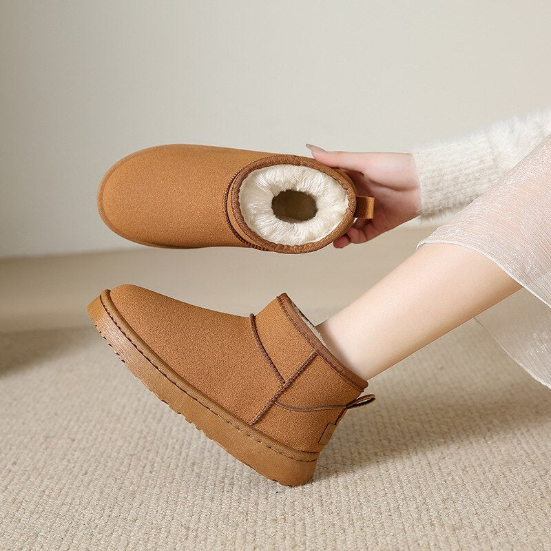 Detailopname van bruine dames winterlaarzen, warm gevoerd en ideaal tegen de kou.