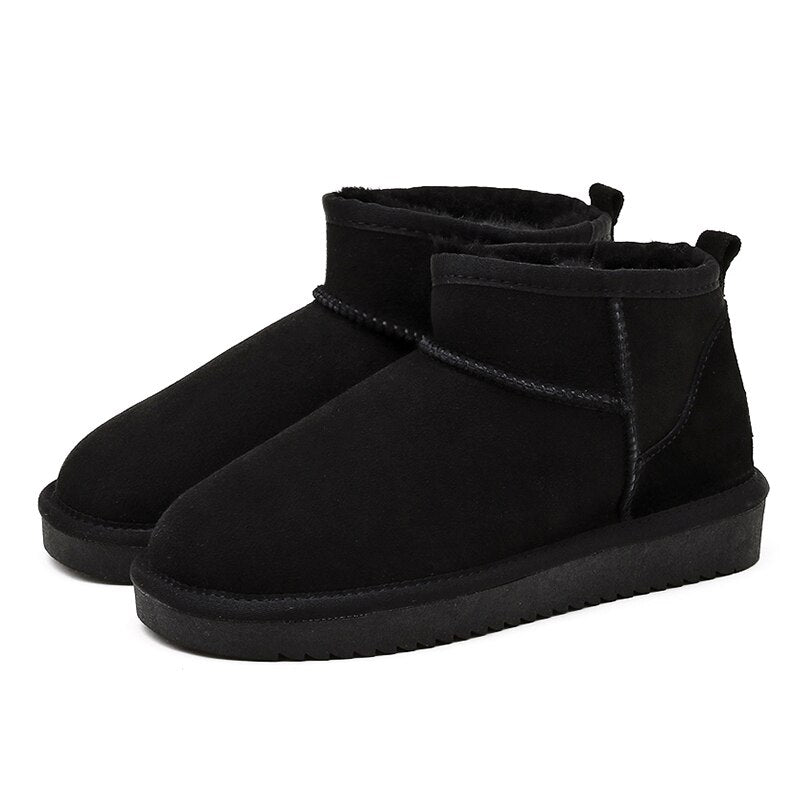 Paar zwarte dames winterlaarzen, warm en stijlvol, essentieel voor koud weer en wintermode.