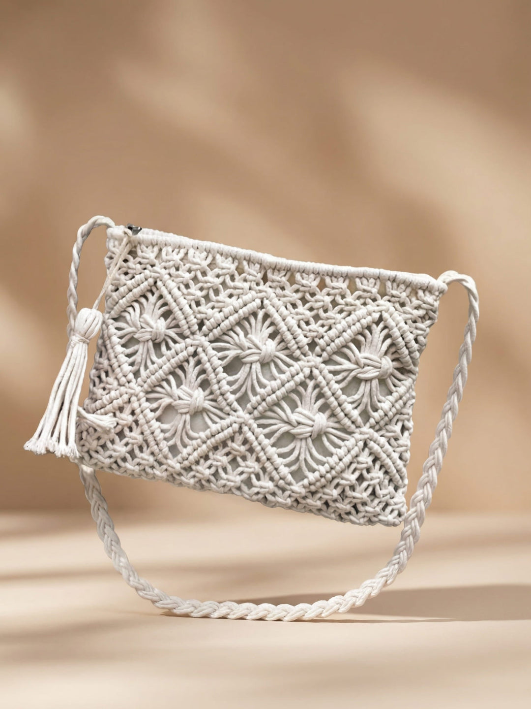 Stijlvolle beige dames zomertas. Perfecte praktische schoudertas en elegant accessoire voor elke dag.