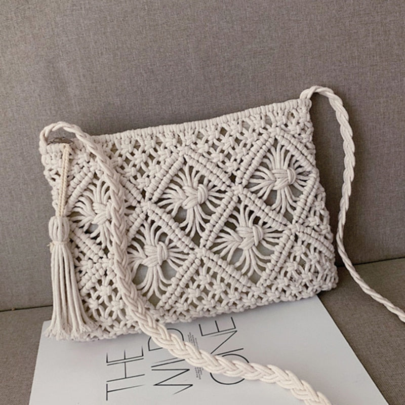 Lichte beige zomertas voor dames, een elegante schoudertas die perfect past bij zomerse outfits.