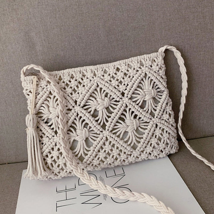 Lichte beige zomertas voor dames, een elegante schoudertas die perfect past bij zomerse outfits.