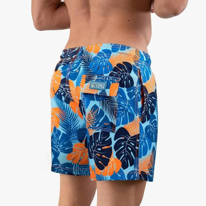"Stijlvolle blauwe heren zwembroek, sneldrogend en comfortabel, ideaal voor strand- en zwembaddagen."