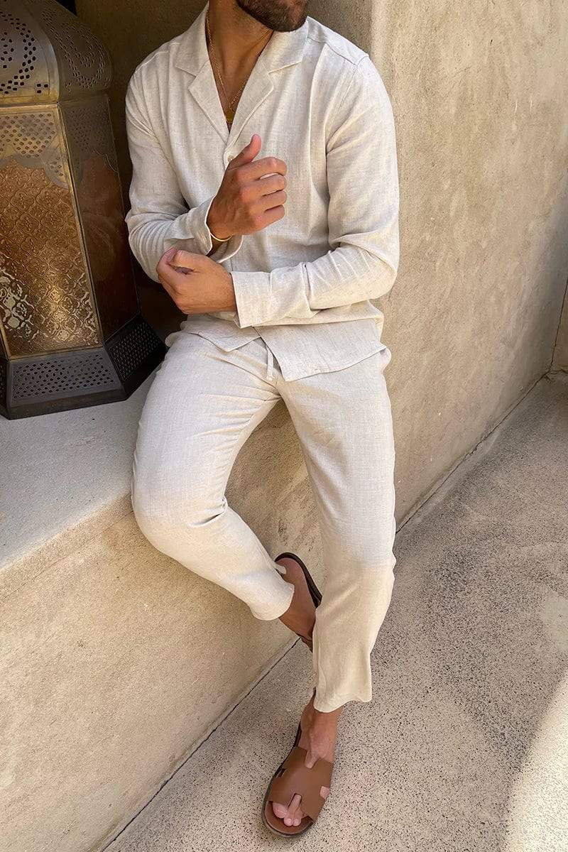Stijlvolle crèmekleurige linnen herenset voor een comfortabele en elegante zomerlook. Perfect voor casual gelegenheden.