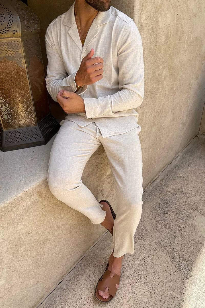 Stijlvolle crèmekleurige linnen herenset voor een comfortabele en elegante zomerlook. Perfect voor casual gelegenheden.