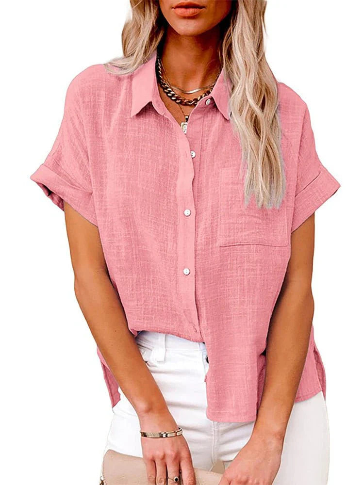 "Stijlvolle dames blouse met korte mouwen, button-down design, lichtbeige kleur, geschikt voor casual en professioneel gebrui