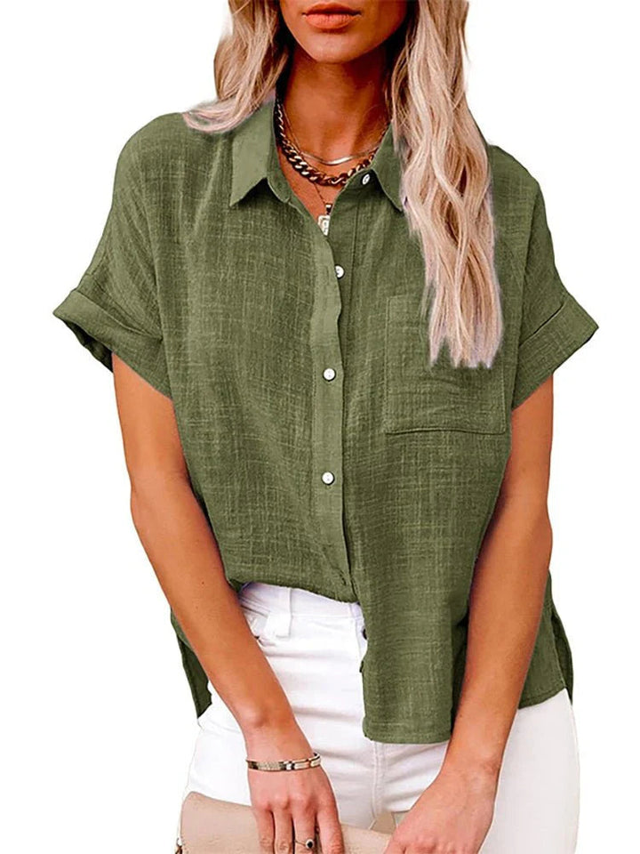 "Stijlvolle dames blouse met korte mouwen, button-down design, lichtbeige kleur, geschikt voor casual en professioneel gebrui