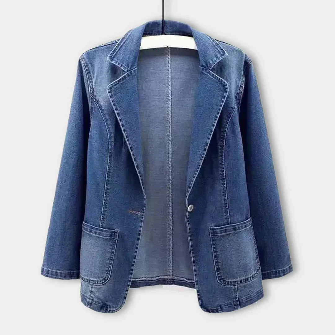 Stijlvolle dames jeansblazer, comfortabel en casual chic, perfect voor modebewuste vrouwen.