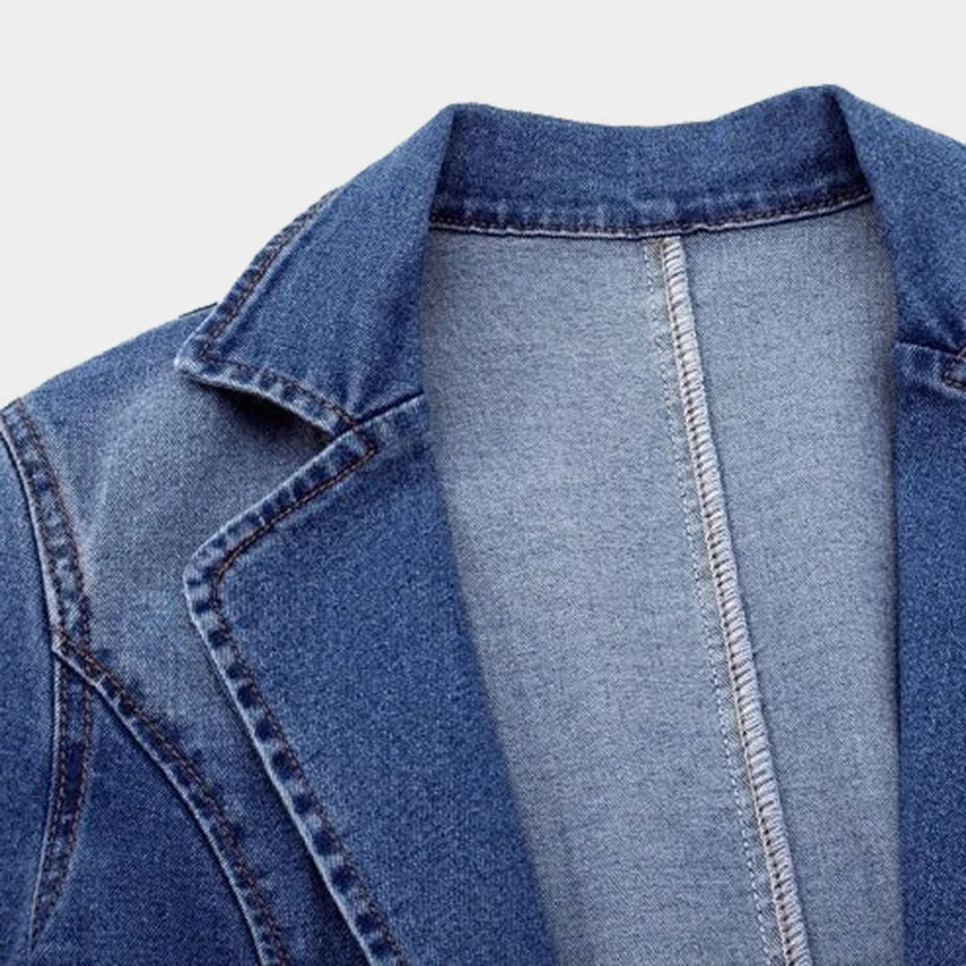 Trendy jeansblazer voor dames, comfortabel en stijlvol, ideaal voor een modieuze casual look.