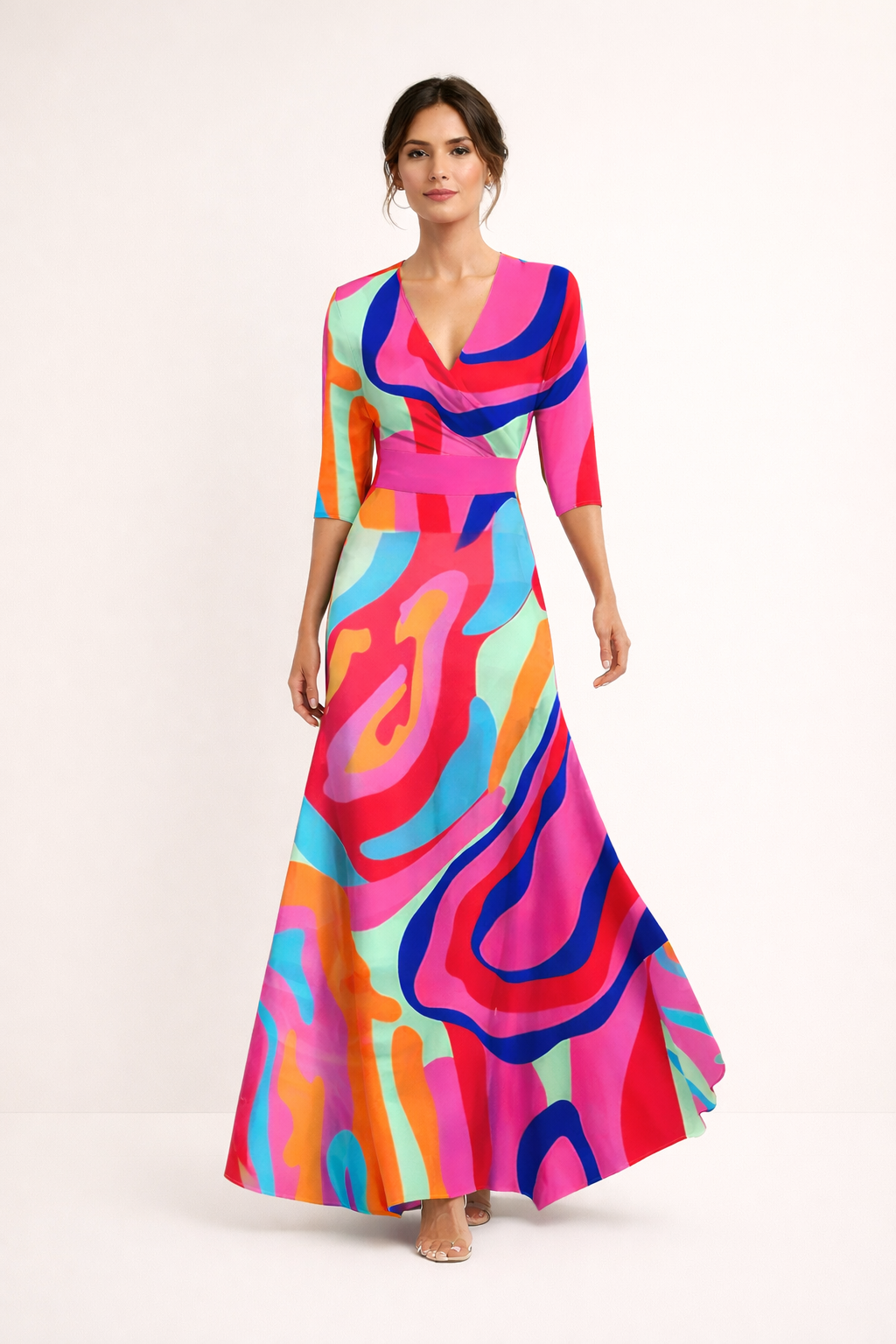 Stijlvolle dames maxi-jurk met levendige print, elegante V-hals en comfortabele driekwart mouwen. Ideaal voor zomer.