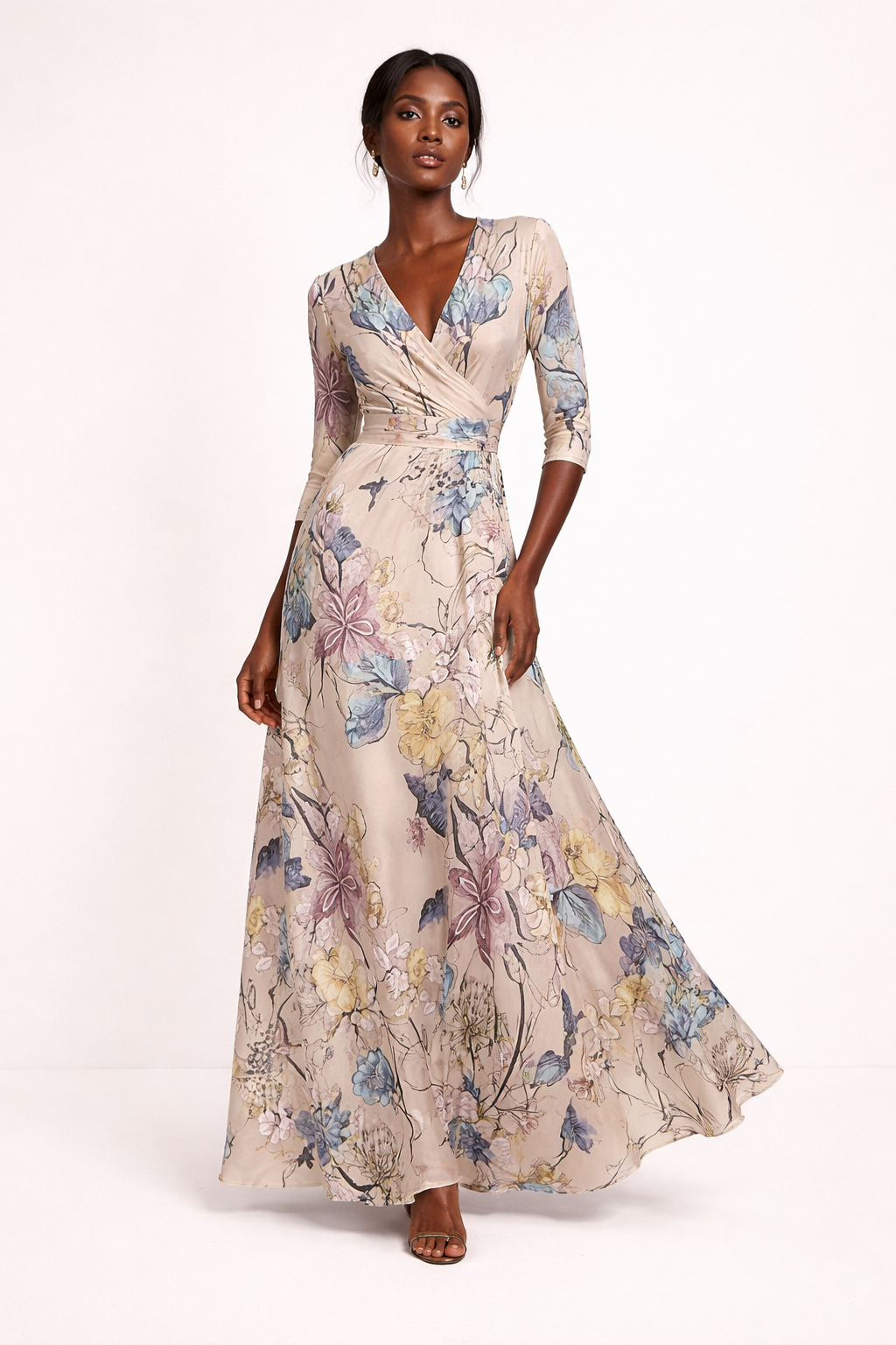 Elegante dames maxi-jurk met modieuze print en flatterende V-hals, ideaal voor een stijlvolle zomerse look.