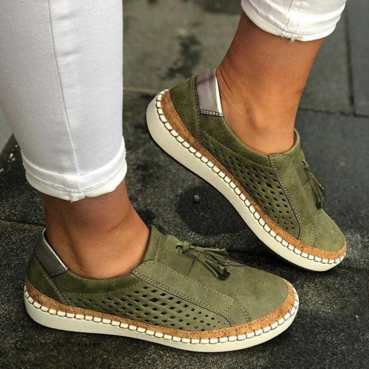 Comfortabele dames instappers met ademende perforaties en trendy kwastjes, ideaal voor dagelijks gebruik.