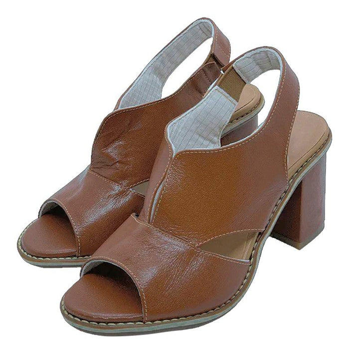 "Stijlvolle damessandalen met beige blokhak, open design en verstelbare bandjes voor comfort en stabiliteit"
