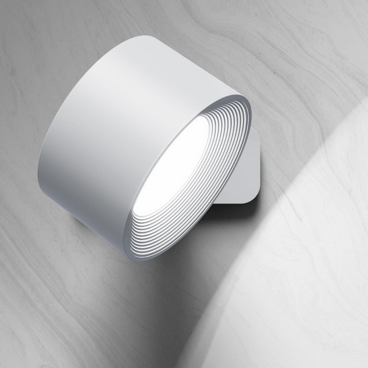 Stijlvolle draadloze oplaadbare 360° LED wandlamp, geschikt voor binnen en buiten, in hout, wit of zwart.