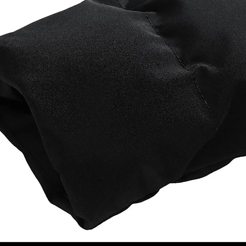 Rugzijde van de Finn heren winterjas, met stijlvol gewatteerd patroon en optimale pasvorm voor herenmode.