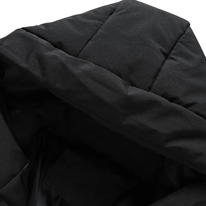 Close-up van de hoogwaardige stof en zachte voering van de Finn heren winterjas, garandeert warmte en comfort.