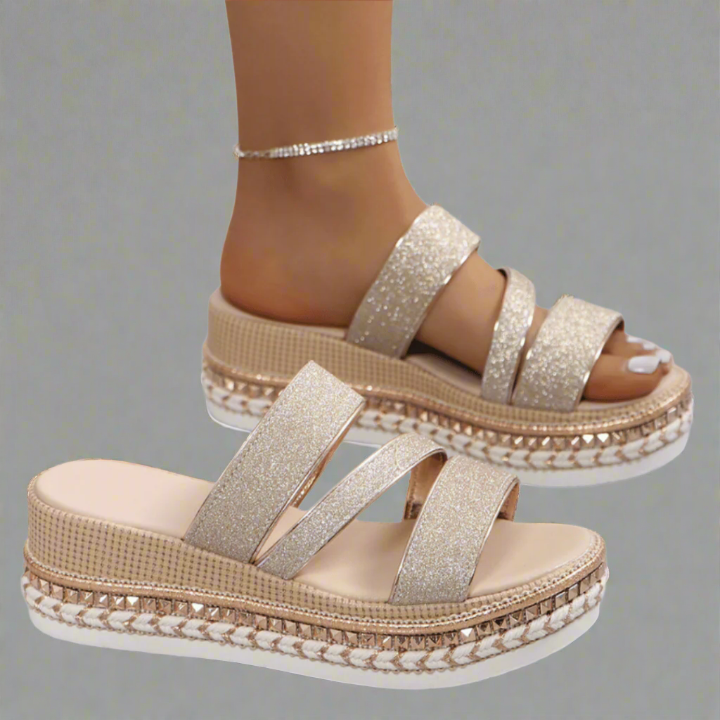 Stijlvolle gouden dames sandalen met comfortabele hak en open teen, ideaal voor zomer en dagelijks gebruik.