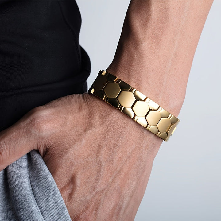 Verstelbare heren armband met modern minimalistisch design. Een veelzijdig sieraad voor elke stijlvolle man.
