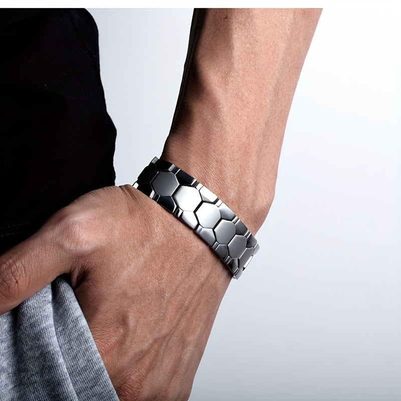Luxe heren armband, perfect als stijlvol accessoire. Geschikt voor de moderne man die waarde hecht aan kwaliteit.