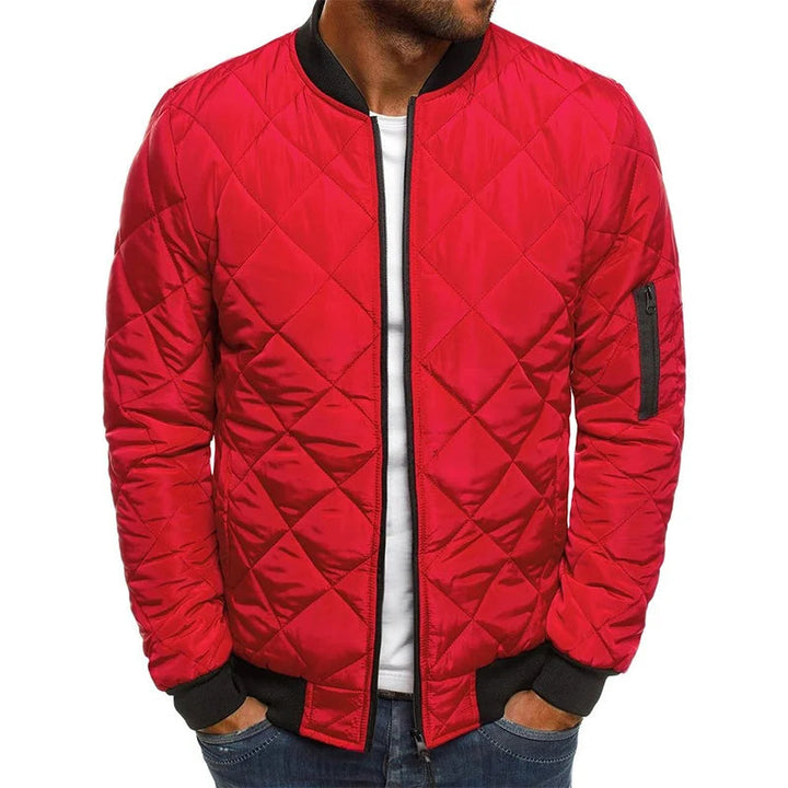 Marineblauwe gewatteerde bomberjas voor heren, een tijdloze en comfortabele bovenkleding.