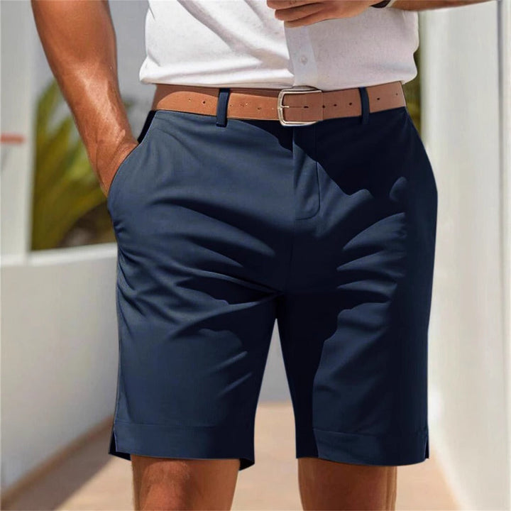 Trendy heren casual bermuda met rechte pijpen. Een comfortabele korte broek, perfect voor zomerse vakanties en vrije tijd.