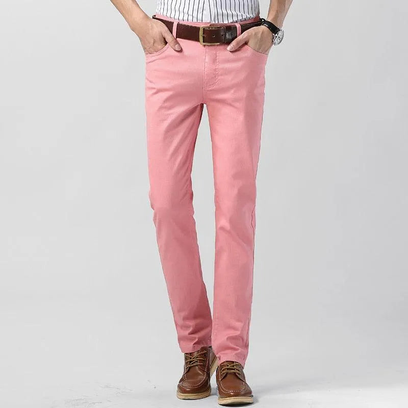 Casual gekleurde herenbroek in levendige kleur, perfect voor een ontspannen dag. Comfortabel en trendy.