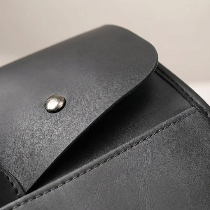 Elegante RetroCarry heren zakentas van PU leer, geschikt voor 14 inch laptops. Stijlvol accessoire.