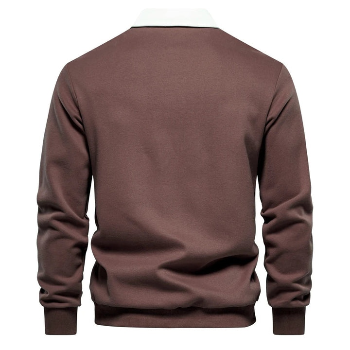 "Stijlvolle heren polo sweatshirt met klassieke kraag en patchwork detail, gemaakt van zachte katoenblend, regular fit."