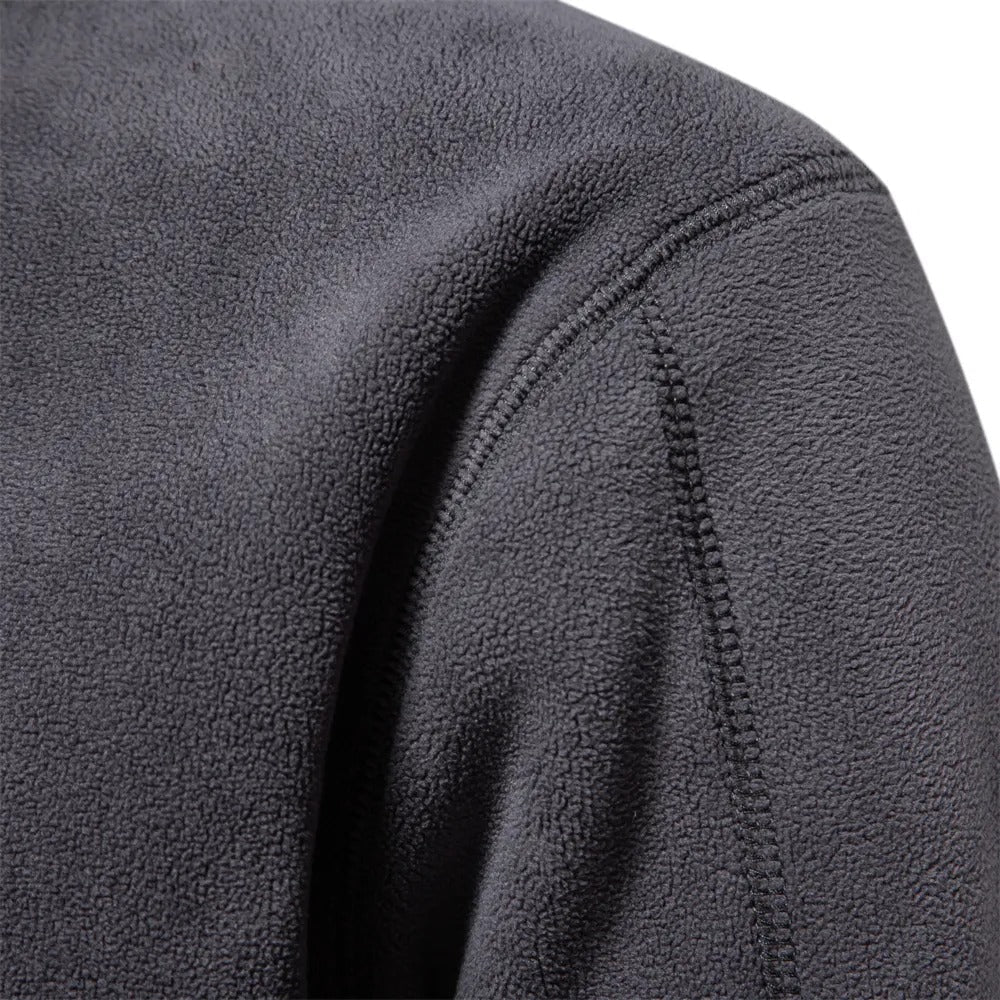 Veelzijdige heren pullover met halve rits. Stijlvol en warm voor zowel casual als outdoor activiteiten.