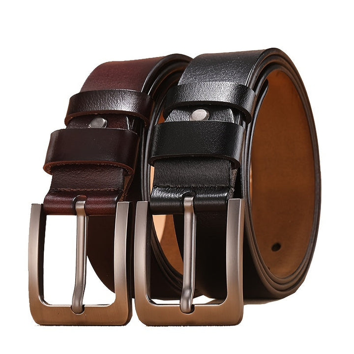 Duurzame heren riem met klassieke pin-gesp, gemaakt van hoogwaardig materiaal voor langdurig gebruik.
