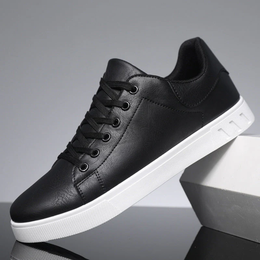 Stijlvolle heren sneakers met lage schacht en vetersluiting, perfect voor een moderne casual look.