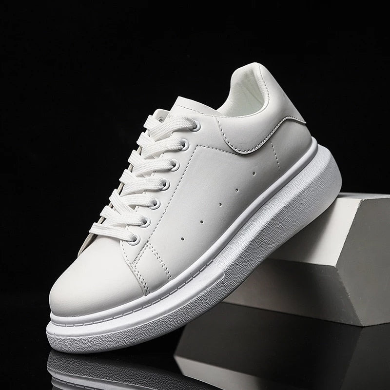 Witte heren urban sneakers met een frisse, stijlvolle look. Comfortabele dagelijkse schoenen voor elke gelegenheid.