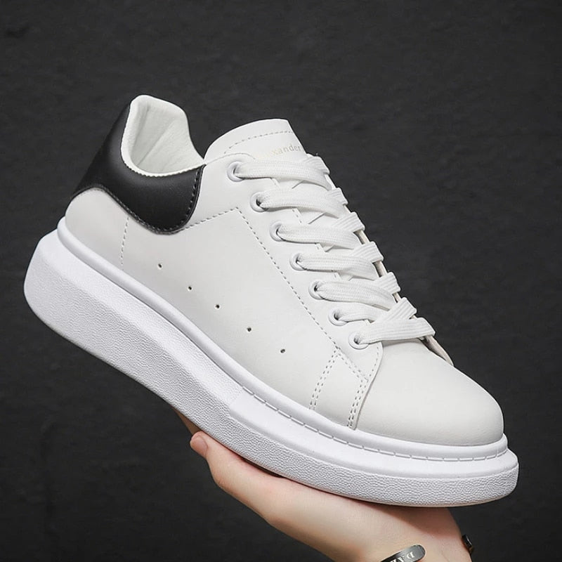 Dagelijkse heren sneakers, urban en stijlvol. Deze comfortabele schoenen zijn ideaal voor elke trendy outfit.