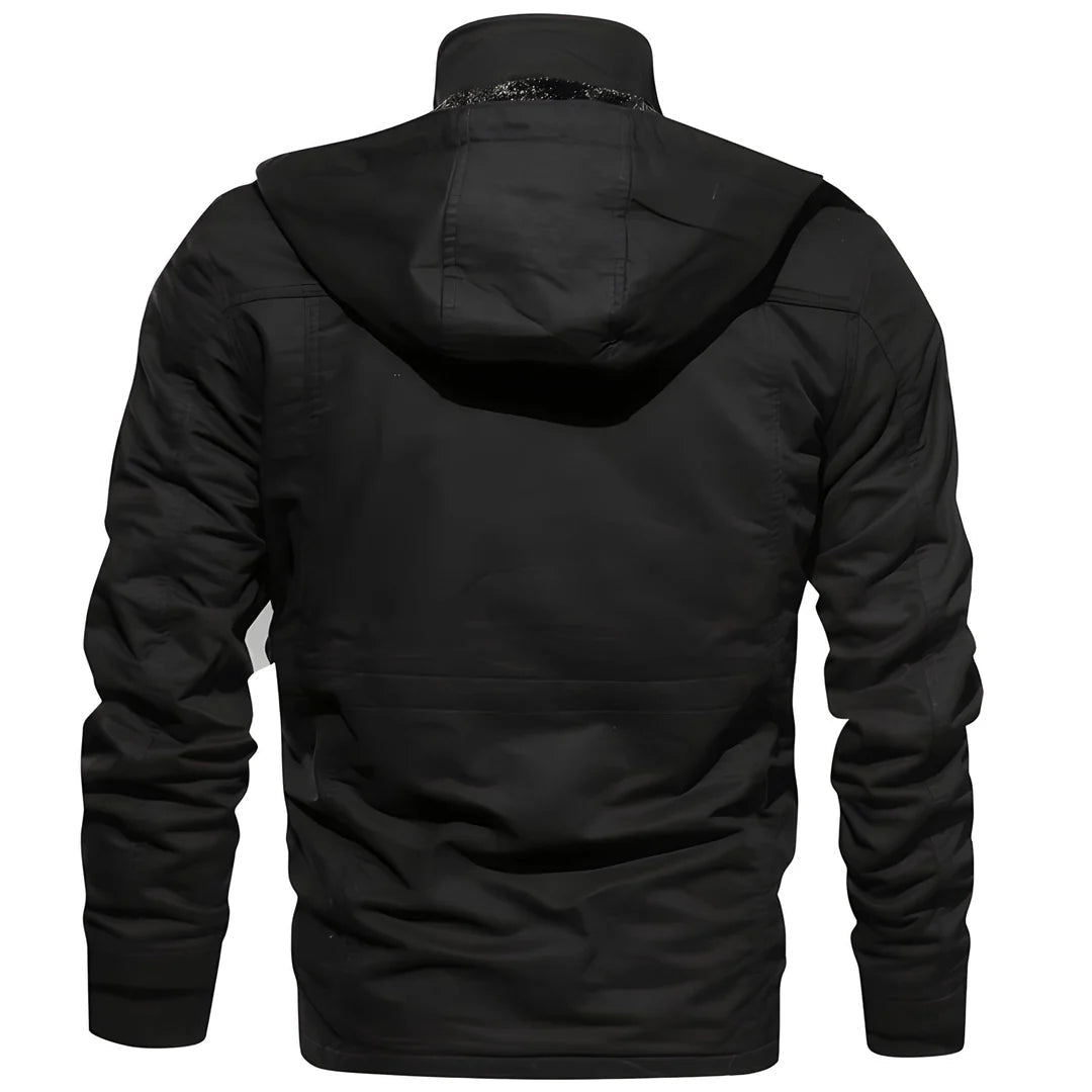 Praktische heren winterjas met meerdere ruime zakken, perfect voor het veilig opbergen van persoonlijke spullen.