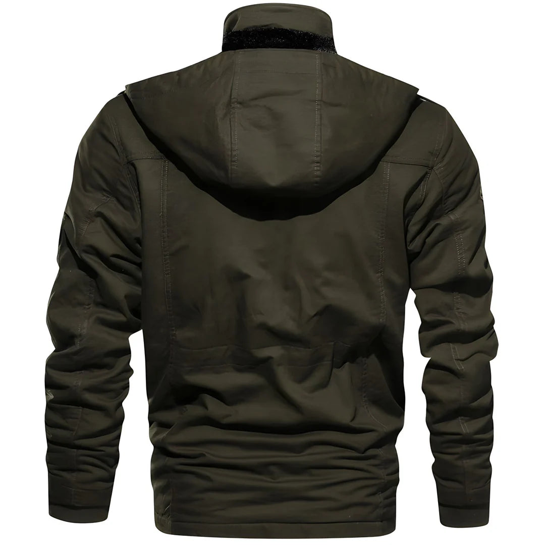 Casual outdoor heren winterjas, wind- en waterbestendig, met dubbele sluiting voor avonturen in de koude winter.