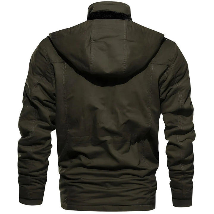 Casual outdoor heren winterjas, wind- en waterbestendig, met dubbele sluiting voor avonturen in de koude winter.
