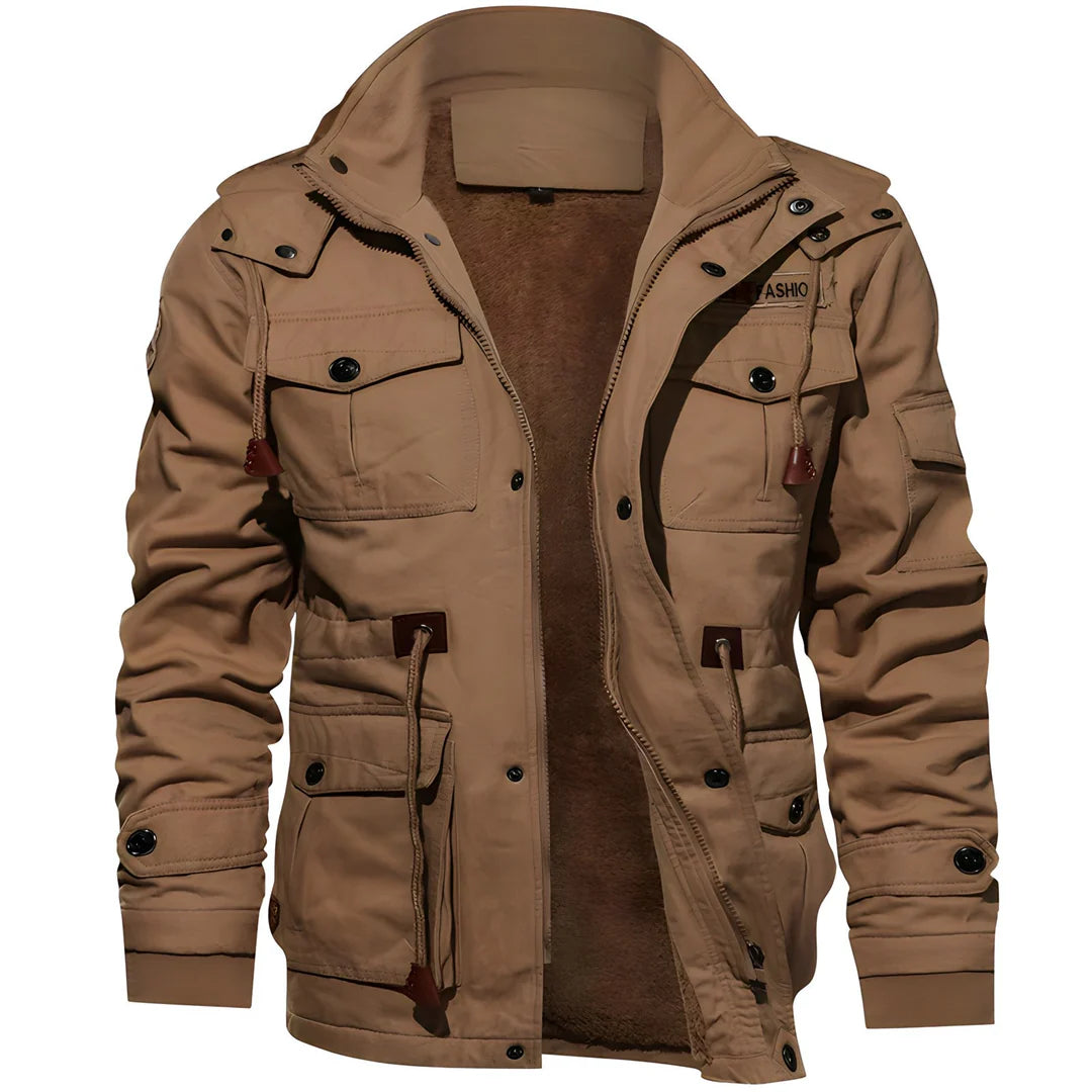 Comfortabele heren winterjas met verstelbare details en dubbele sluiting, perfect voor een persoonlijke pasvorm.