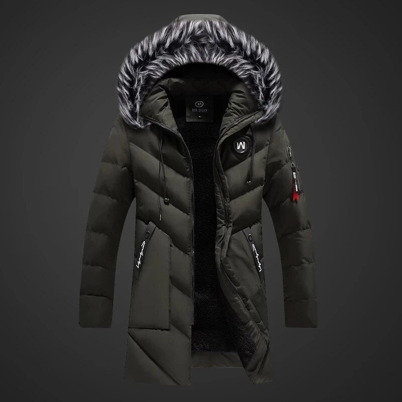 Praktische heren winterjas parka met verstelbare capuchon en ruime zakken. Warm en comfortabel voor buiten.