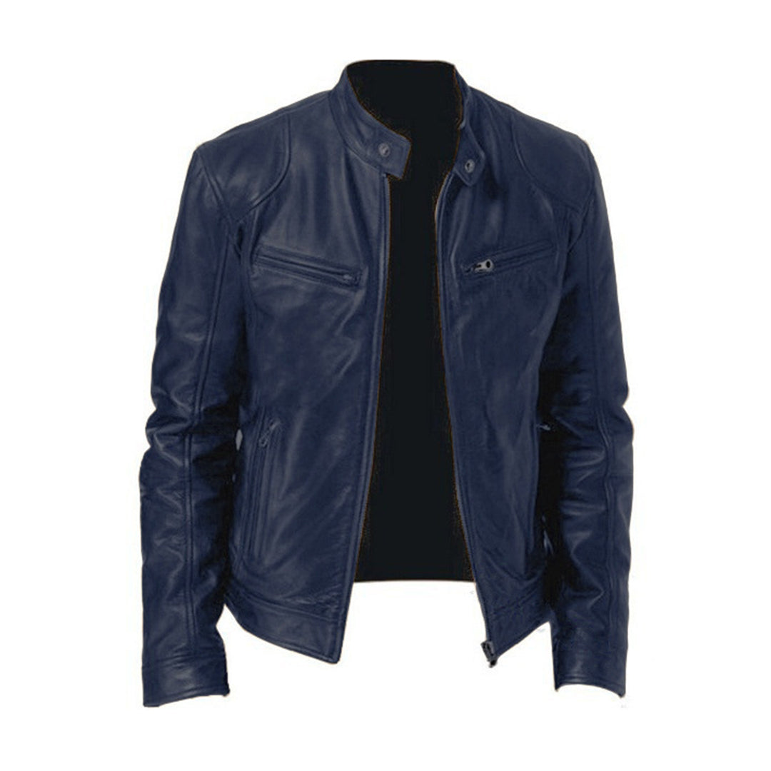 Achteraanzicht van de comfortabele herenjas, toont veelzijdig ontwerp. Stijlvolle kleding voor mannen mode.