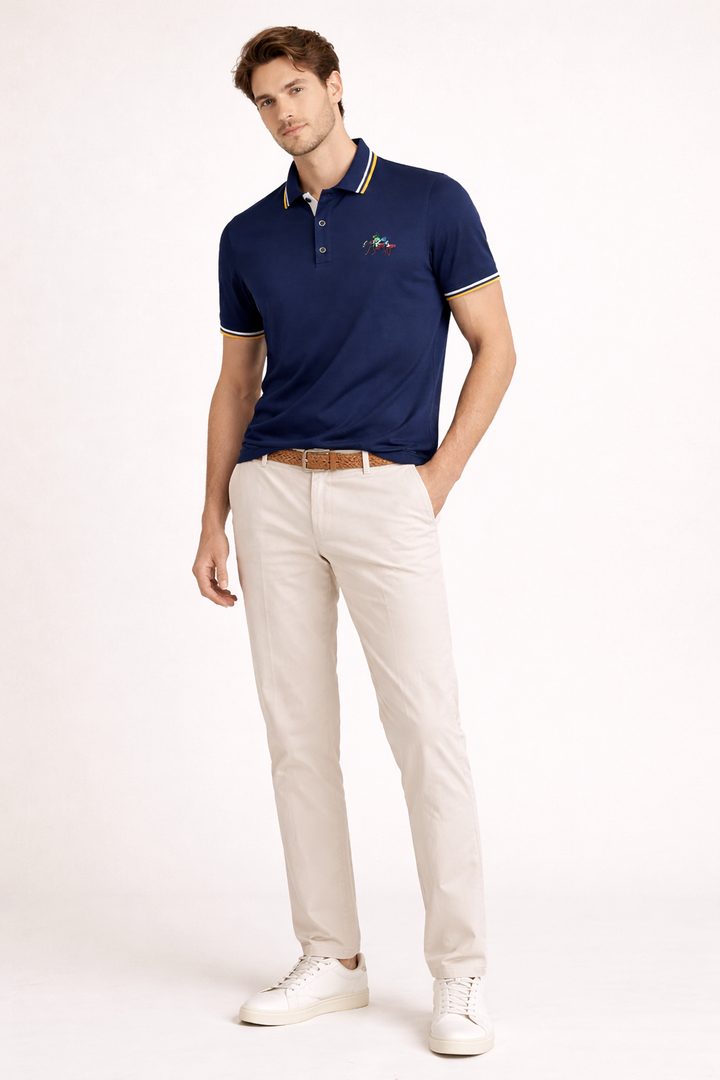 Casual herenpolo met korte mouwen, ideaal voor een relaxte zomerse look. Comfortabel poloshirt voor dagelijkse herenmode.