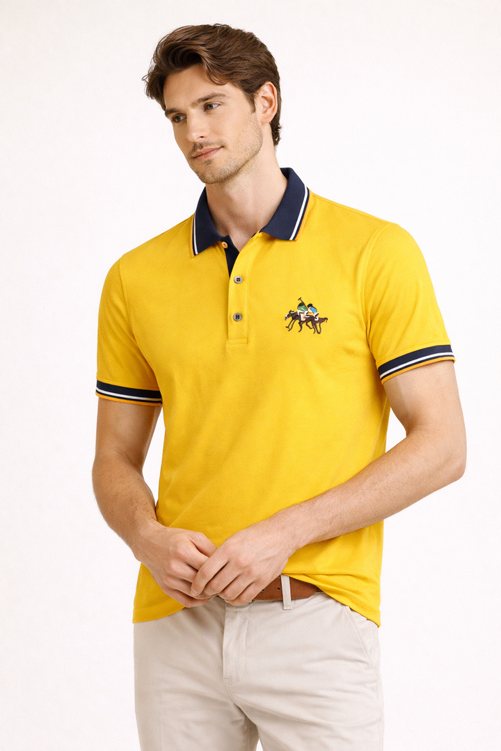 Veelzijdige herenpolo met korte mouwen, perfect voor dagelijks comfort en stijlvolle zomerse looks. Casual herenmode.