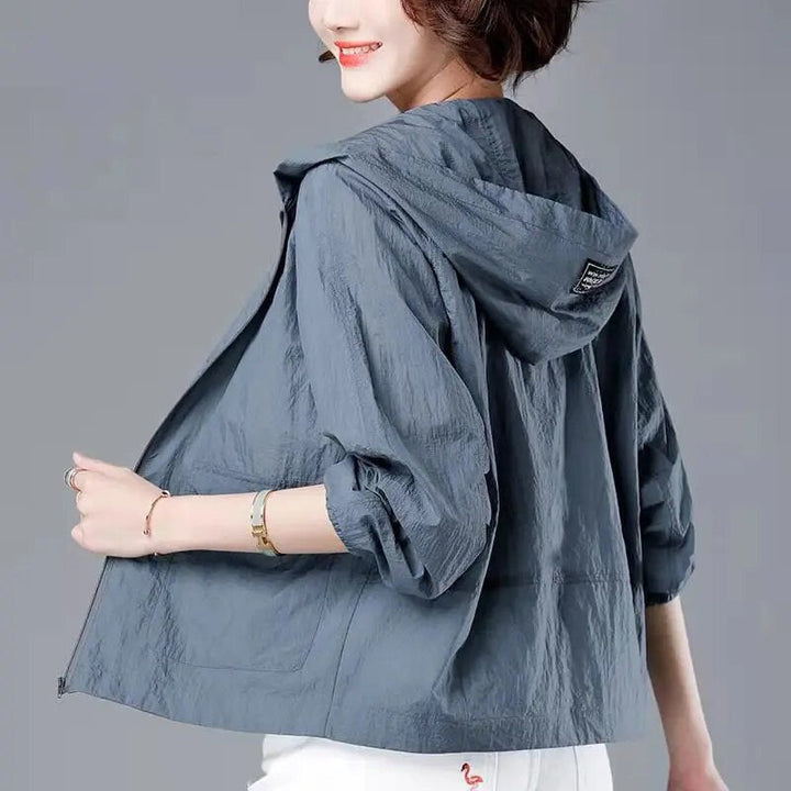 Waterdichte dames regenjas, korte jas met capuchon, ideaal als winddichte lentejas en casual buitenkleding.