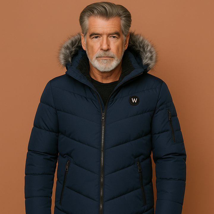 Stijlvolle, lange heren winterjas met capuchon, warm en gevoerd voor bescherming in de winter. Ideaal voor mode.