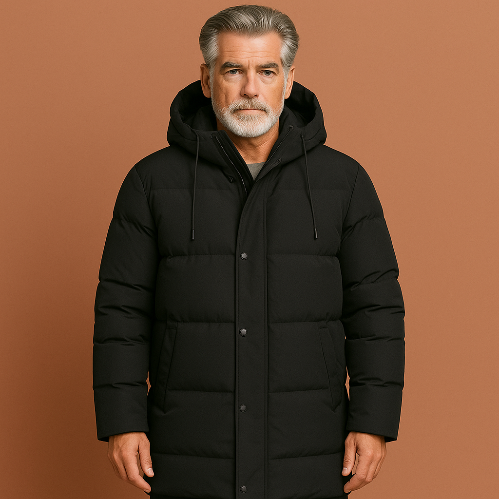 Functionele heren winterjas, lang model met capuchon voor isolatie en bescherming tegen wind en kou buiten.